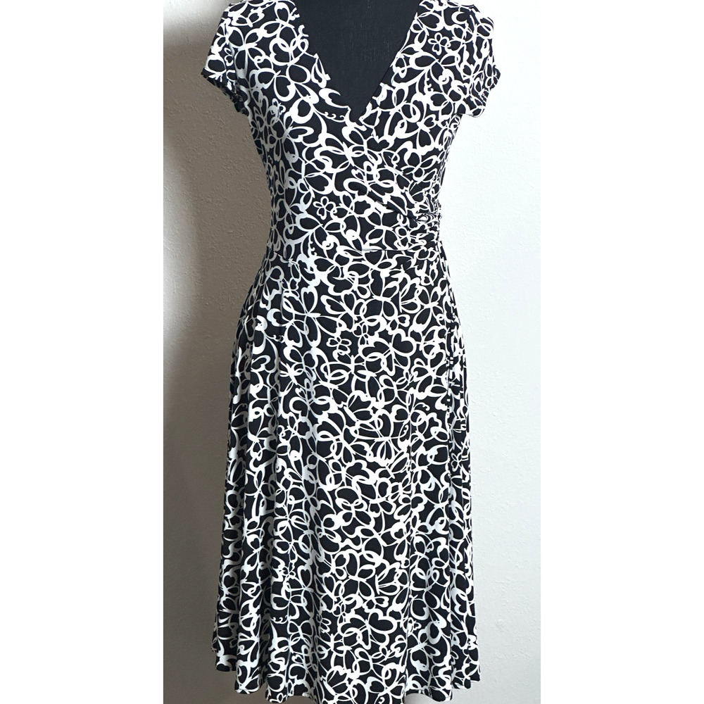 London Times Petite Women's Dress Black & White Cap Sleeve Dress Size 10P - Picture 2 of 16